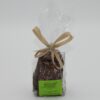 Chocolat au lait avec graines de sésame et éclats de griottes