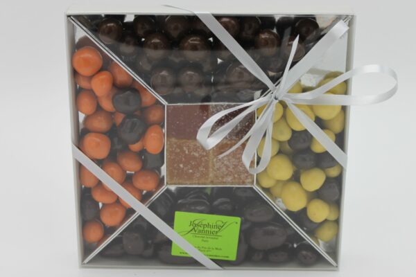 Coffret d'assortiments amandes et fruits confits