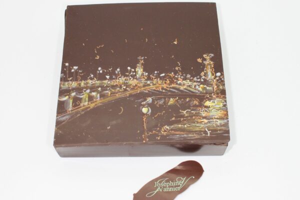 Boite "Paris by night" en chocolat noir garnie