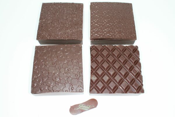 Boite T2 en chocolat noir garnie
