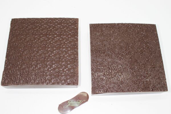 Boite T3 en chocolat noir garnie