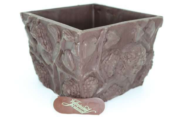 Chapiteau de 750g en chocolat garnie de 600g d'assortiments