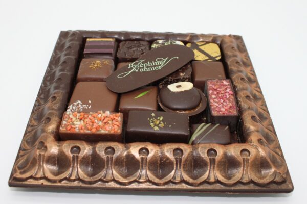Plateau Moulure T1 en chocolat noir garnie