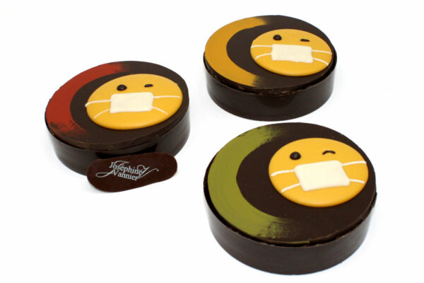 Boite Smiley jaune personnalisable T1 en chocolat noir garni – Image 2