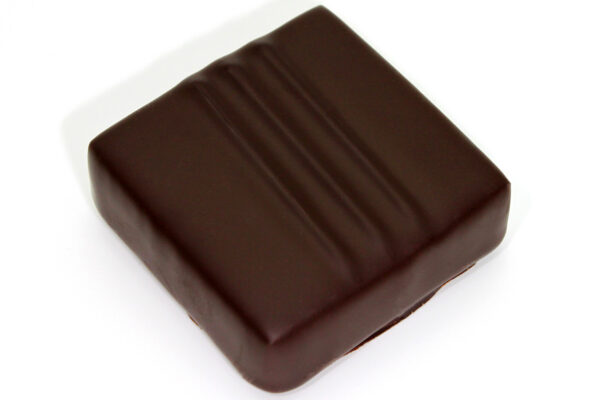 Bouchées en chocolat noir, intérieur ganache amère Chocolat pur beurre de cacao
