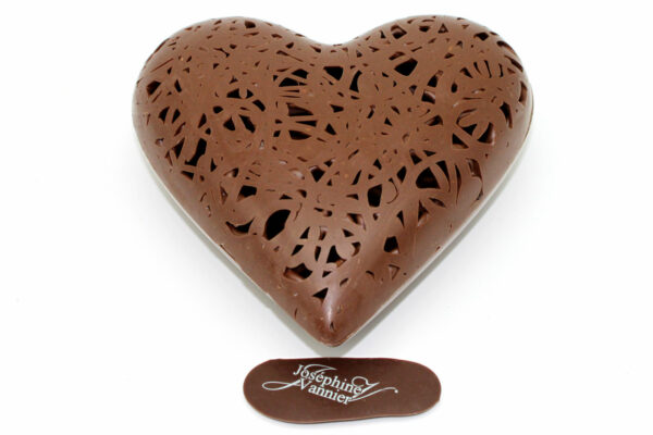 Cœur T3 en chocolat au lait garnie