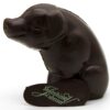 Cochon assis en chocolat noir