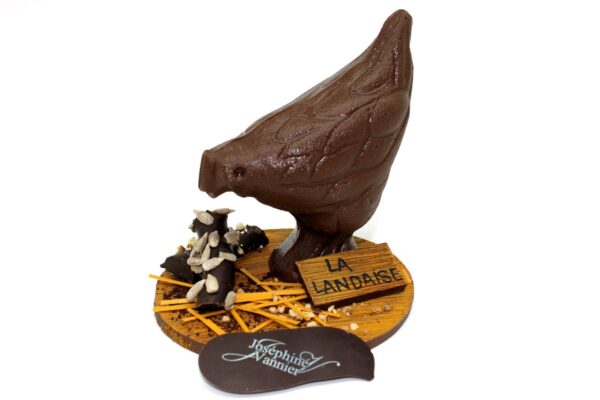 Poule landaise Plancher en chocolat au lait garnie T1