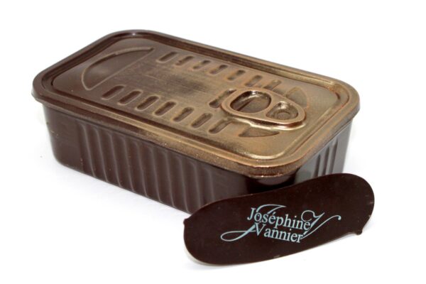 Boite à sardines en chocolat noir garnie