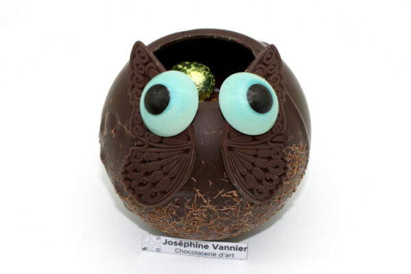 Oeuf Papillochouette T2 en chocolat noir garni