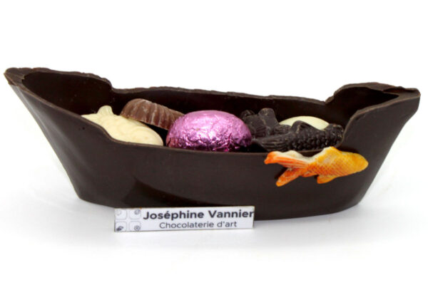 Barque en chocolat noir garnie