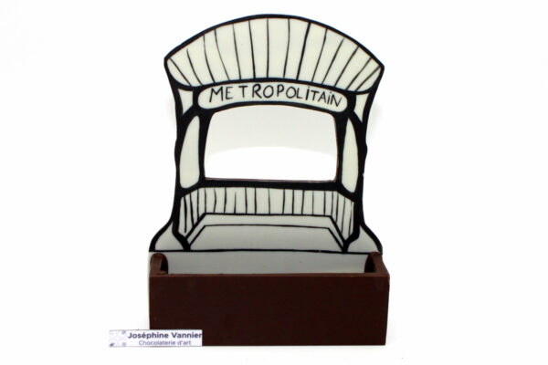 Bouche de métro en Chocolat noir Garnie