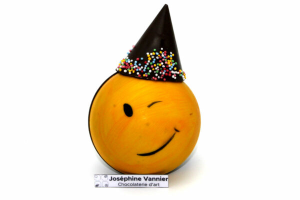 Boule Smiley en chocolat noir Garnie