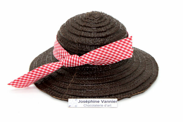 Chapeau de paille en chocolat noir