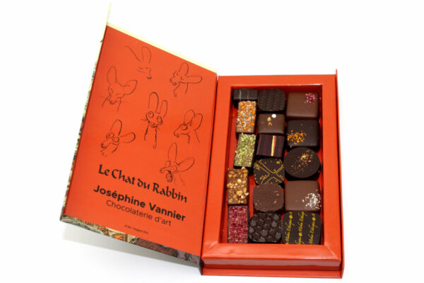 Ecrin Le Chat du Rabbin par Joann Sfar garni d'un assortiment de chocolats – Image 3