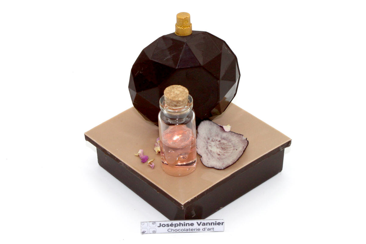 Boîte parfum “elle” en chocolat garnie