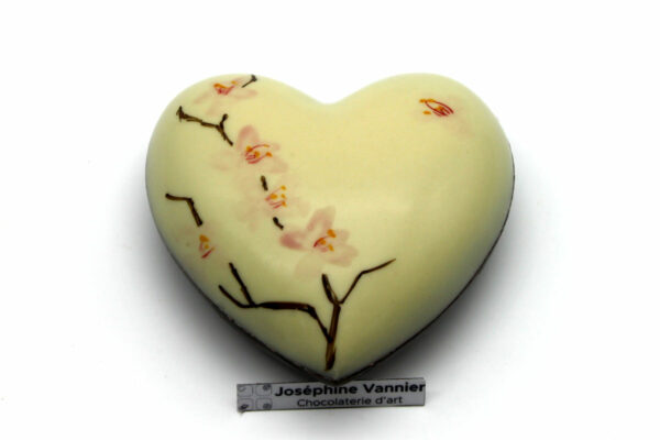 Coeur en chocolat noir décor fleur de cerisier garni T2