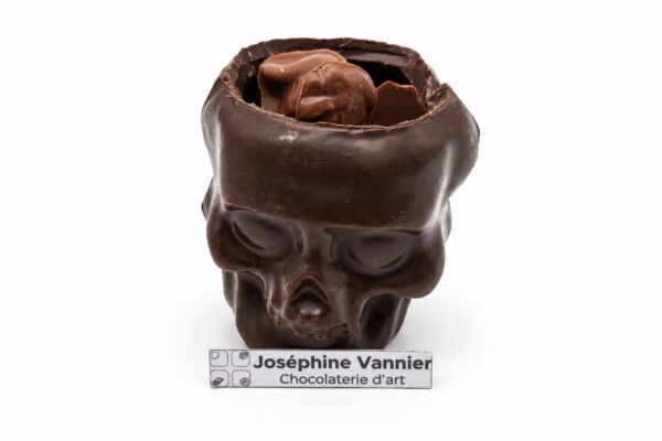 Crâne Tête de mort en Chocolat noir 72% garni