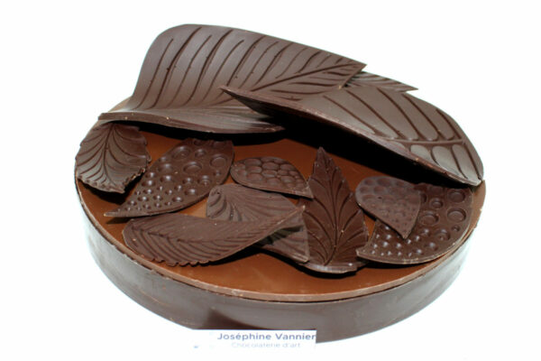 Boite Feuillage 20cm Garnie en Chocolat NON LIVRABLE