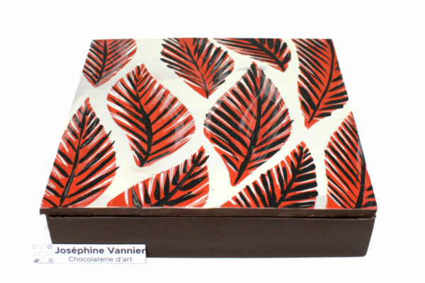 Boite Design Ocre T3 Garnie en Chocolat